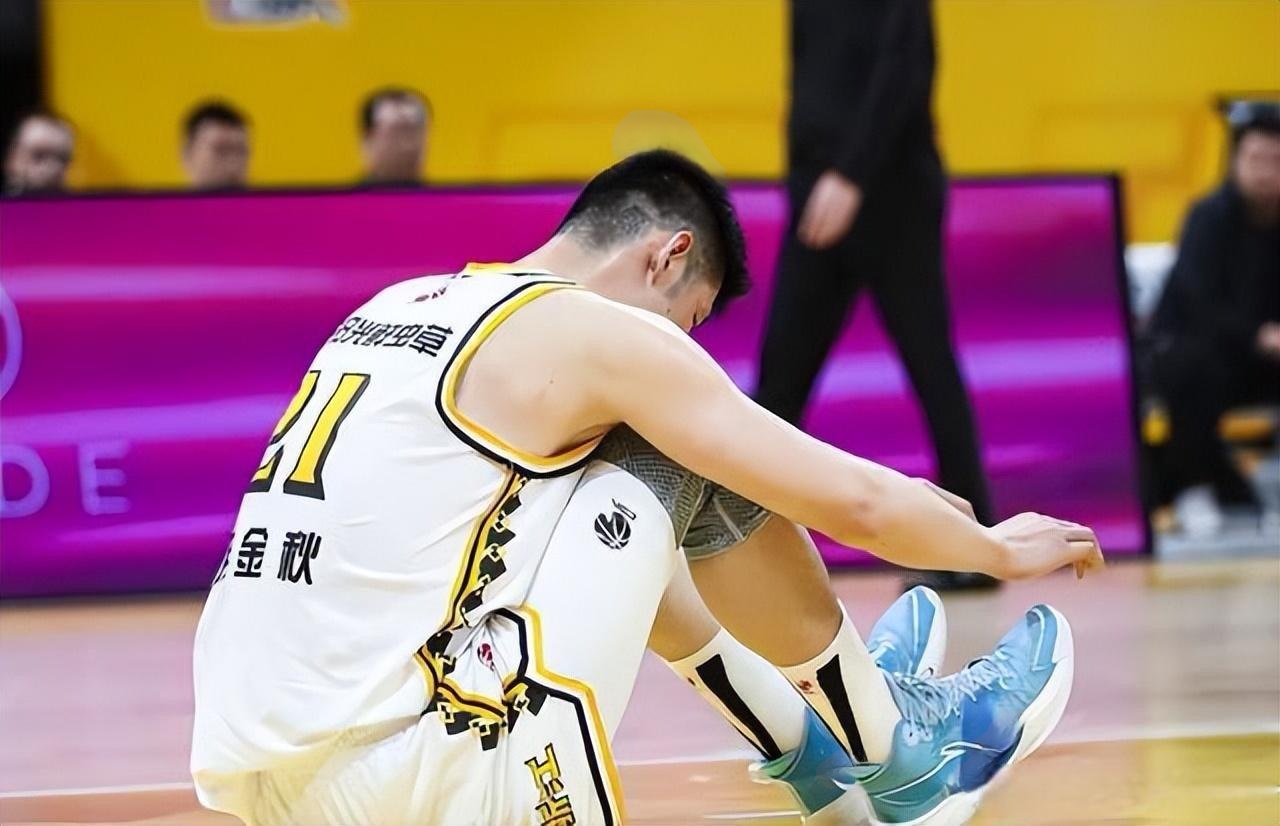 鹈鹕轻取新疆队，胡金秋点燃赛场