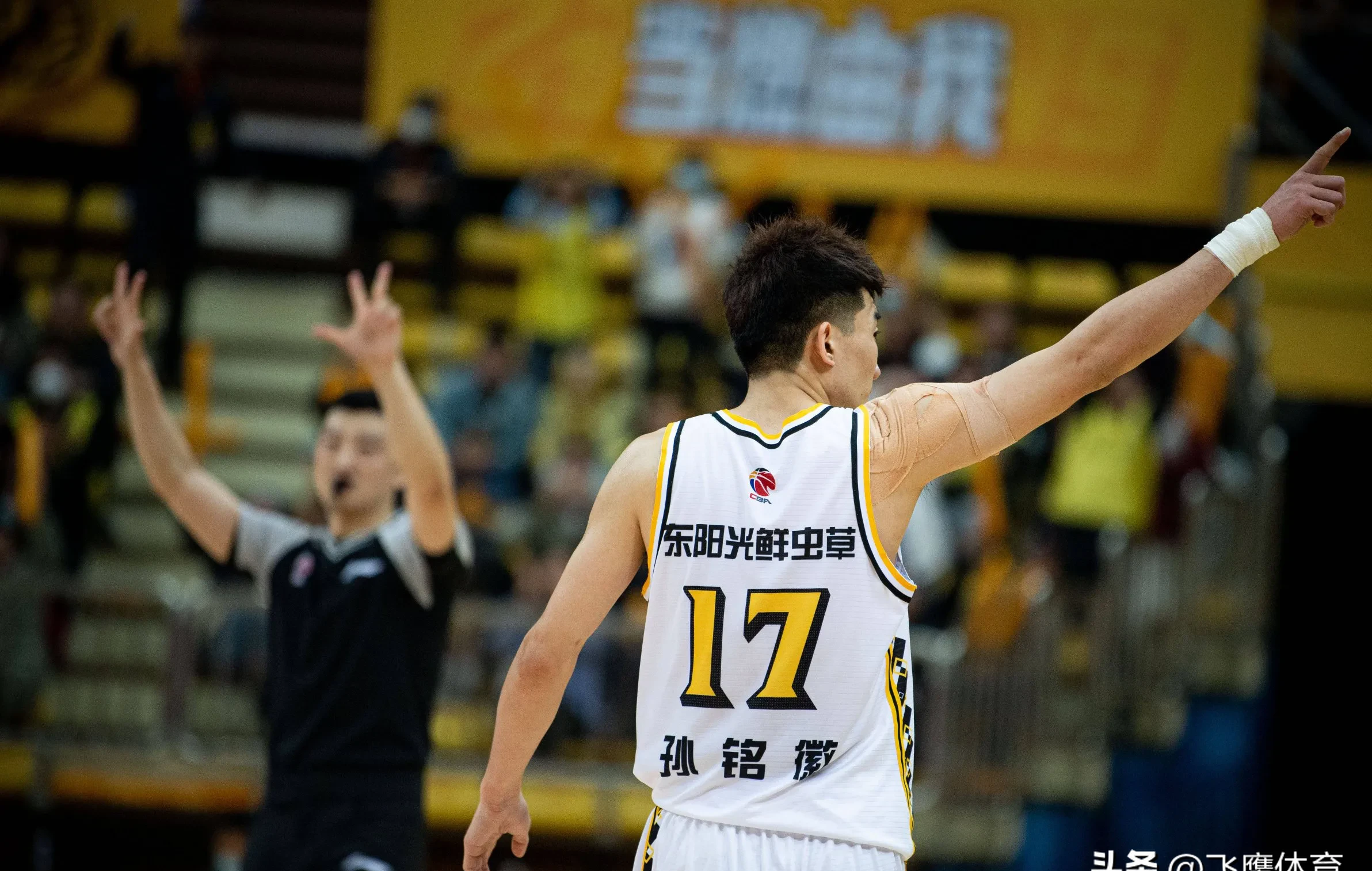 新疆队力克广东队，孙铭徽带队取胜