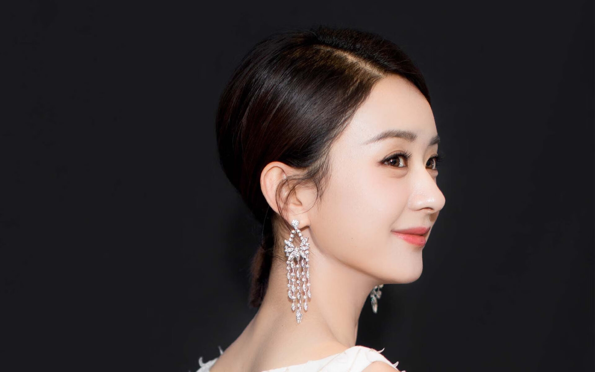 欧冠篮球半决赛焦点战，骑士逆转强势晋级，快船严阵以待