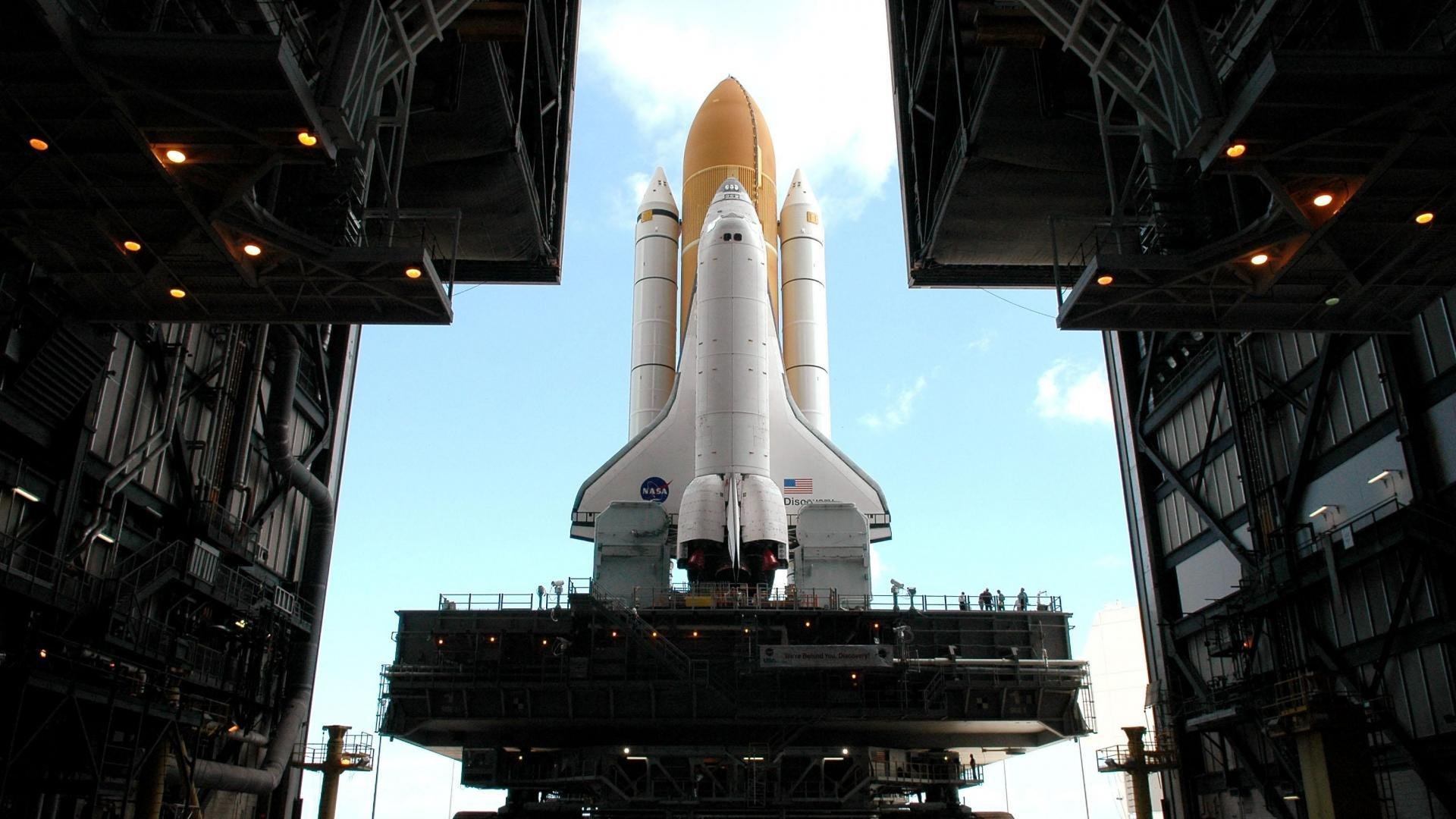 当黄色巨轮碾过格子棋盘，然后东方之刃划破德甲夜空