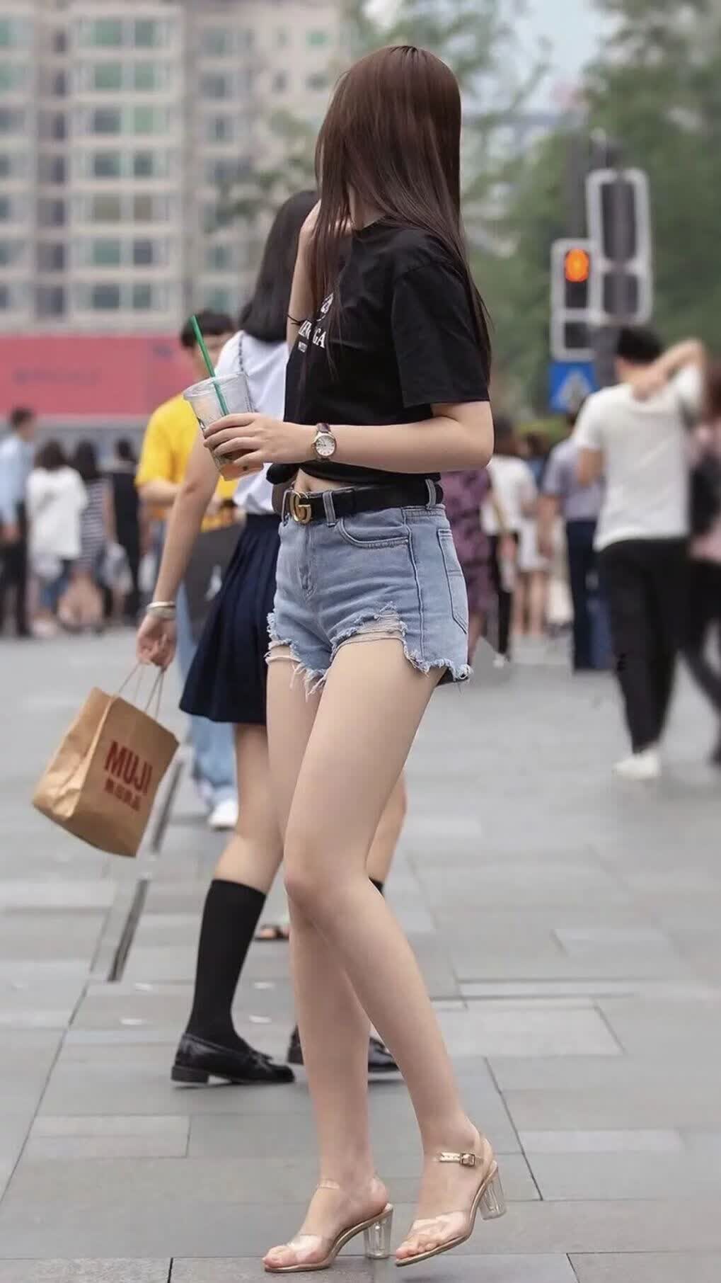 以下是为您构思的文章标题及正文